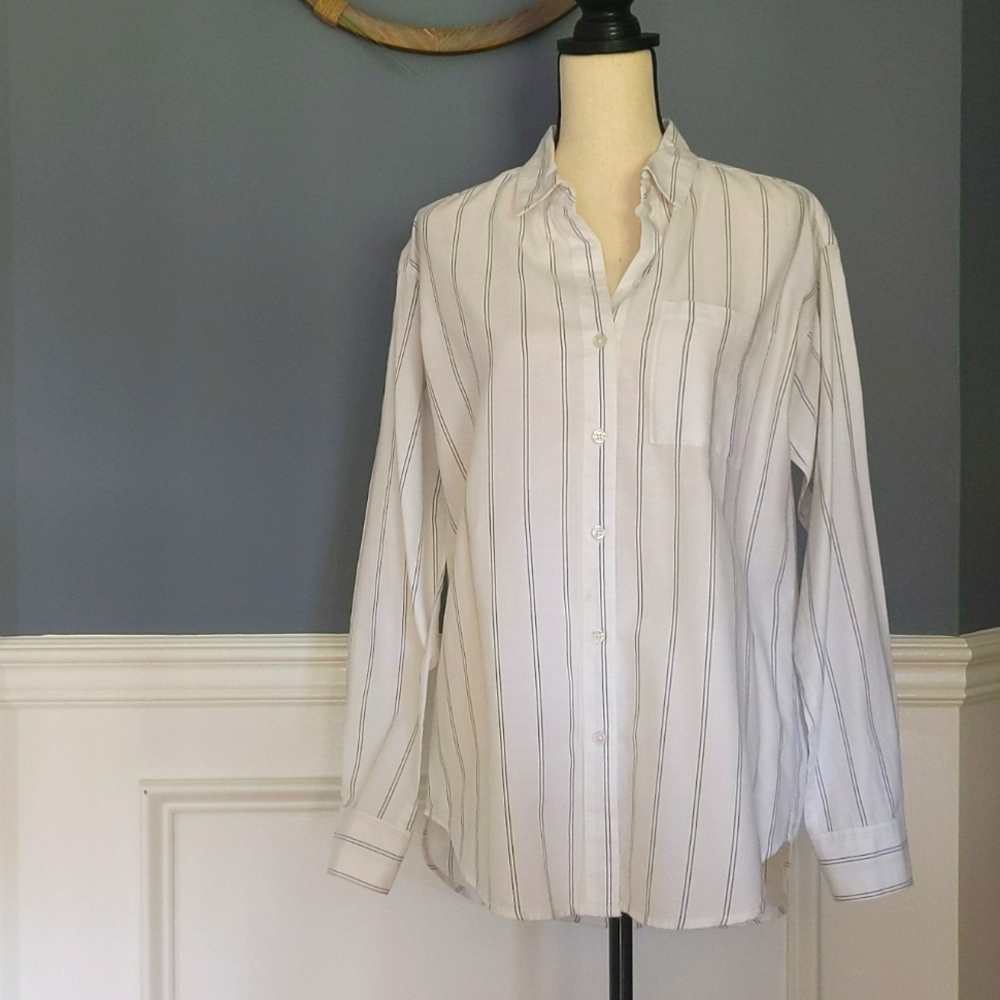Old Navy White Button Down w/Gray Pinstripe - Size M